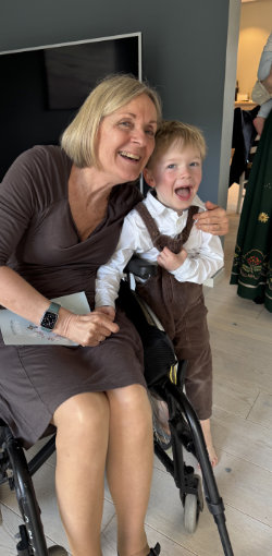 Portrait image spanning 2 rows (26)